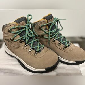 Columbia Women's Newton Ridge Plus Waterproof Amped Hiking Boot